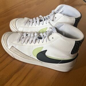 Nike Blazer Mid 77 Sneakers